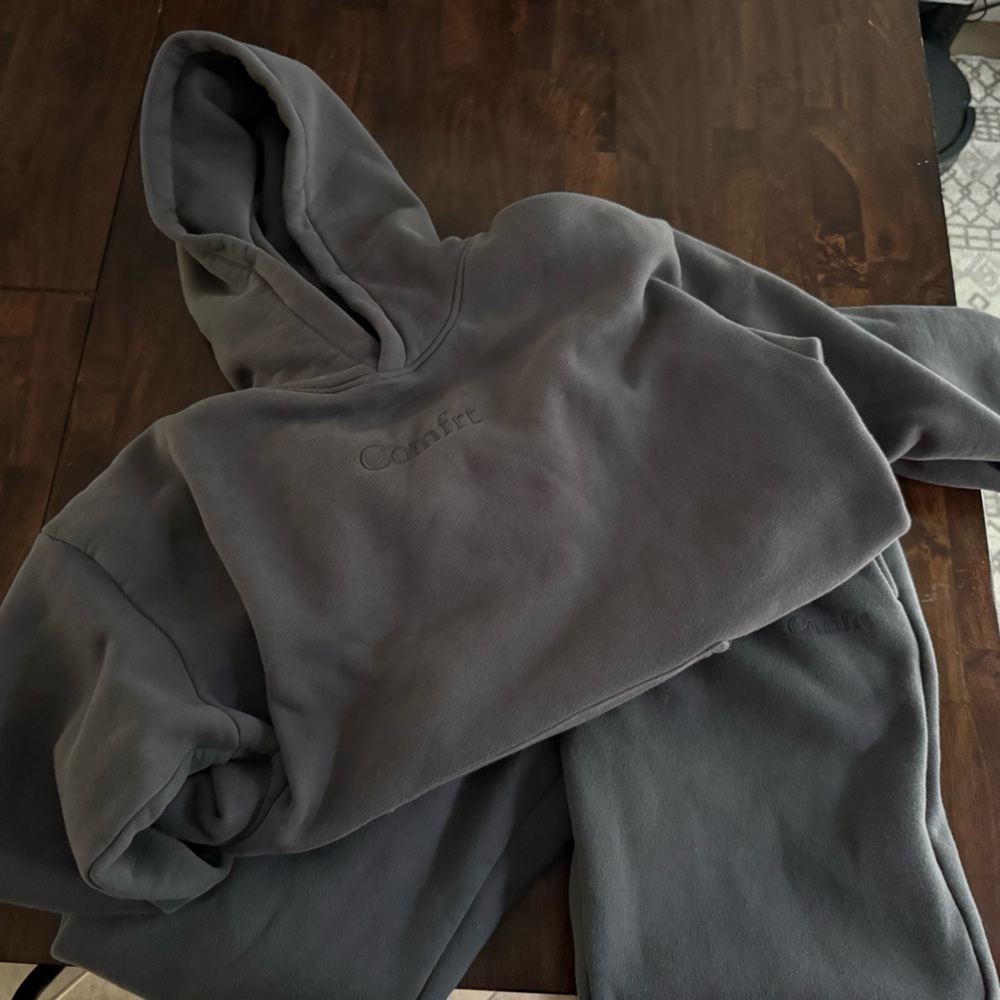 Comfrt Grey Sweatshirt & Jogger Set